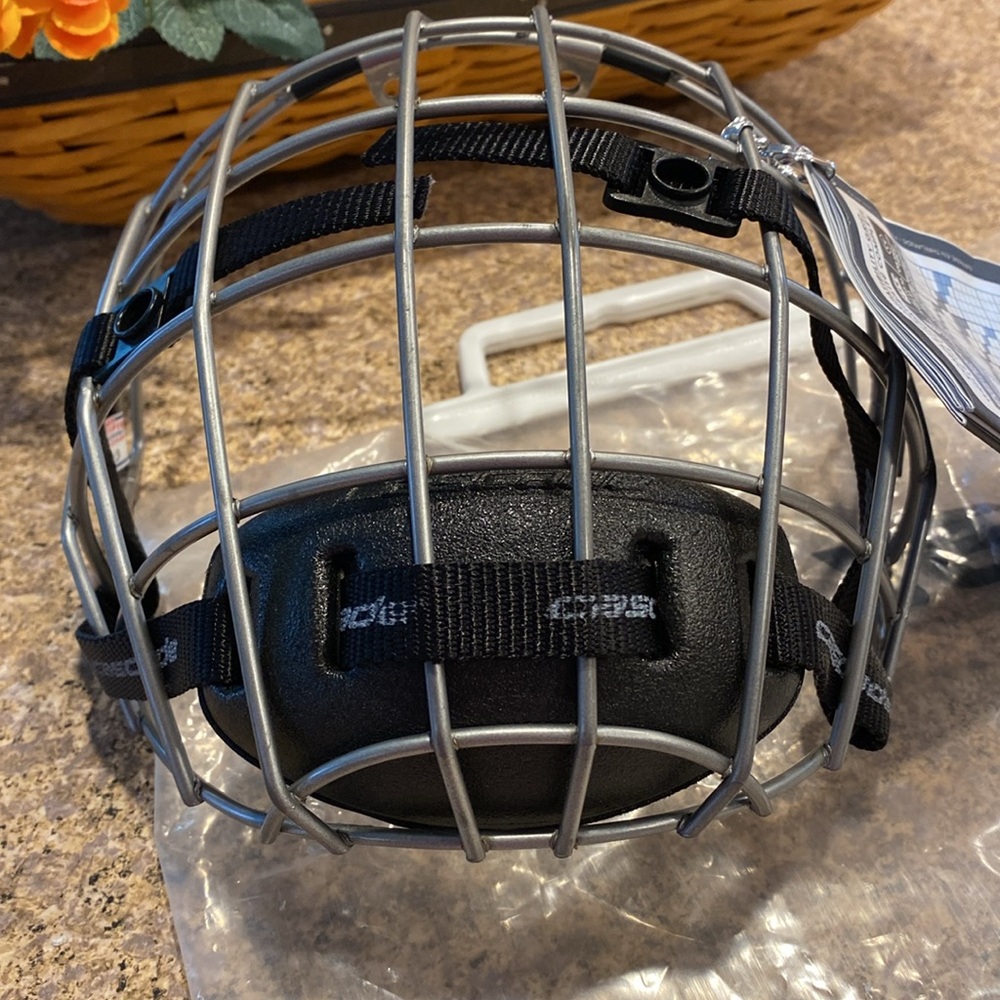 Facemask Grille Ice Hockey Cascade CHM M Z262.2-09 Type B1(UNSURE OF SIZE/BRAND) - Picture 1 of 17